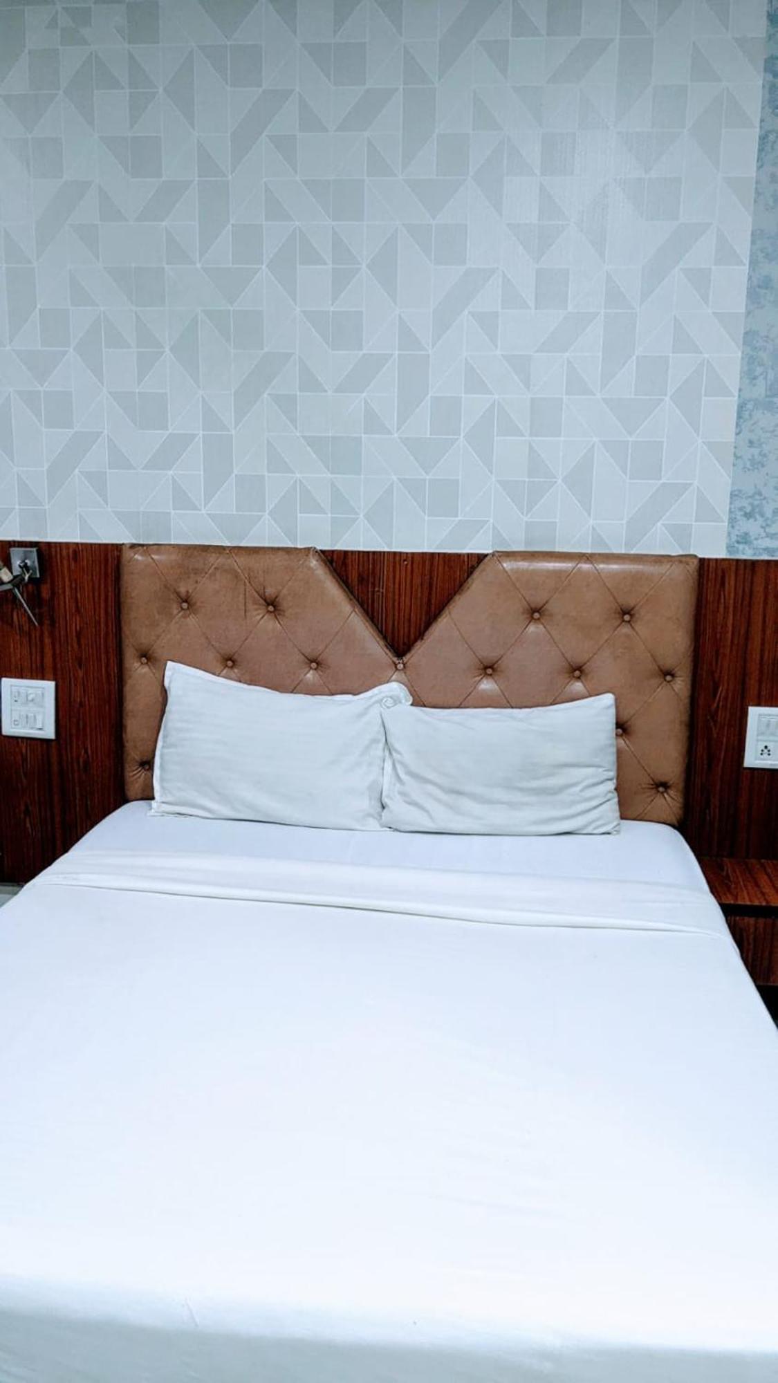 Bently Shelter Hotel Bombay