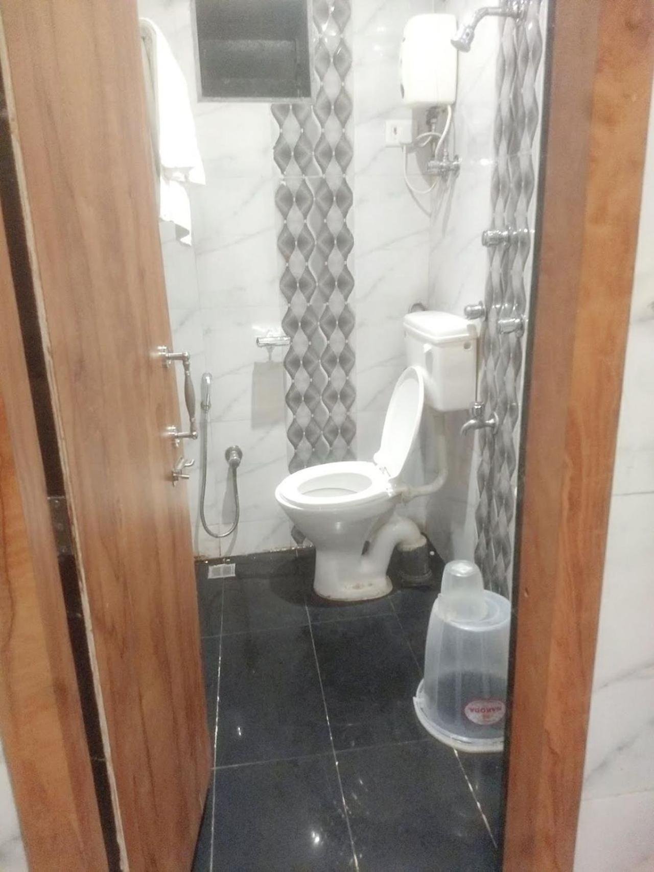 Bently Shelter Hotel Bombay