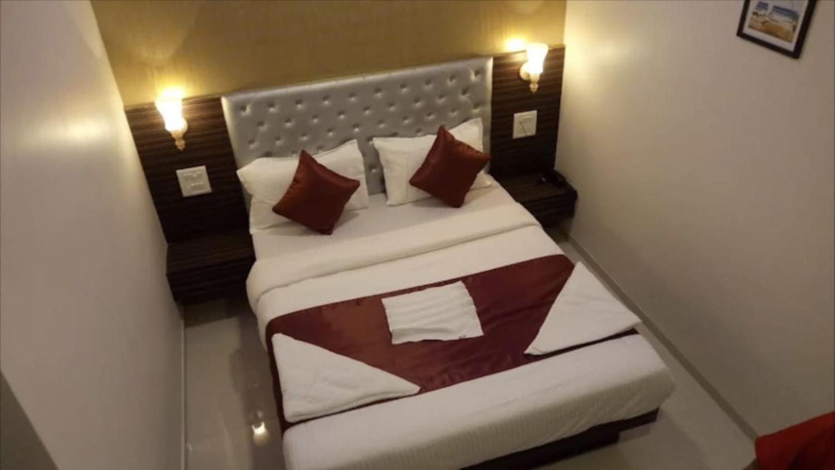 Bently Shelter Hotel Bombay