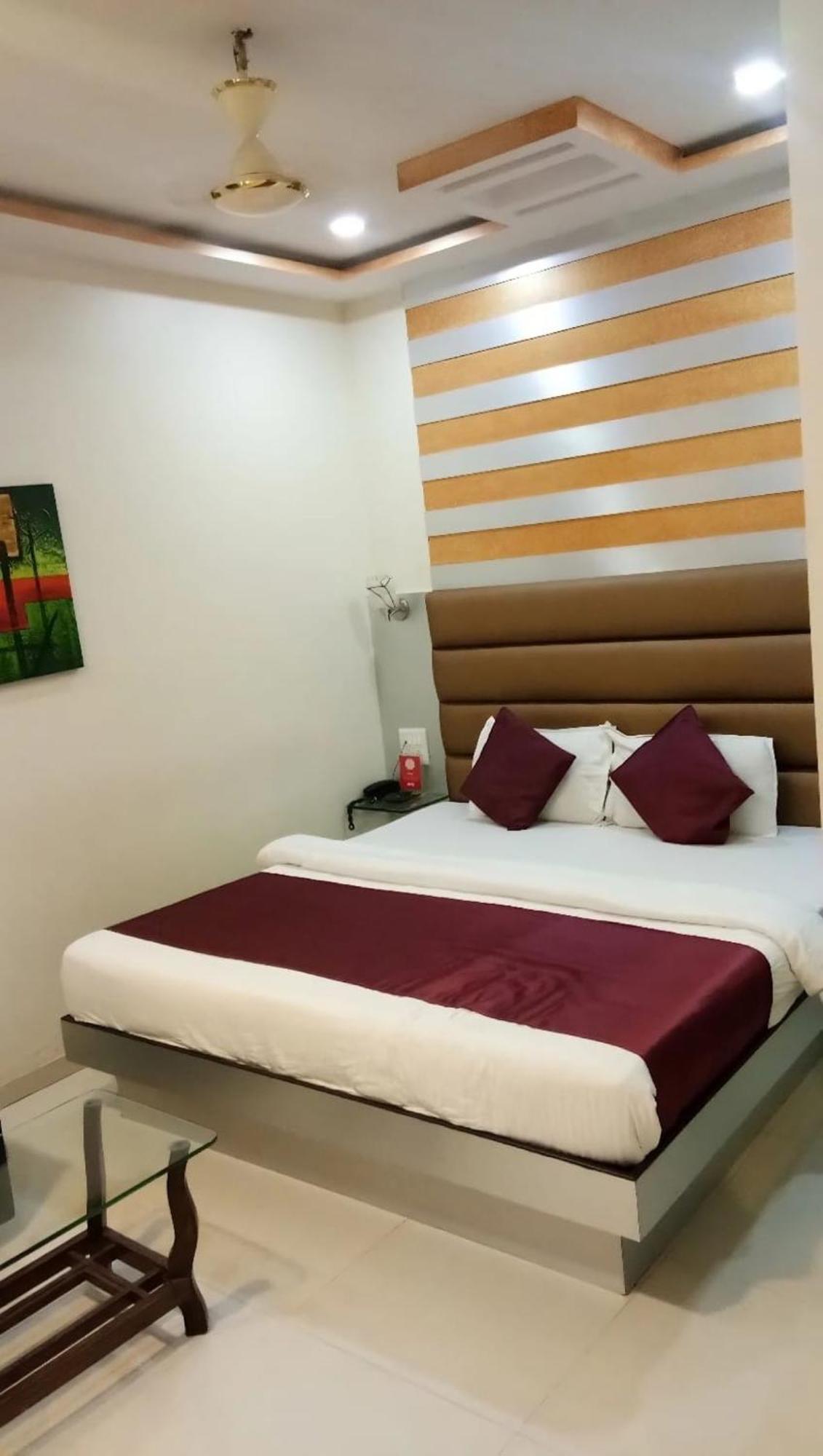 Bently Shelter Hotel Bombay